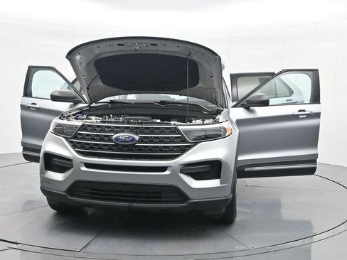 Used 2024 Ford Explorer XLT image 44