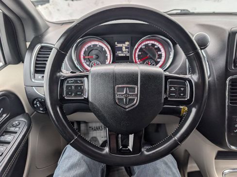 Used 2019 Dodge Grand Caravan SXT w/ Rear Park Assist Package image 19