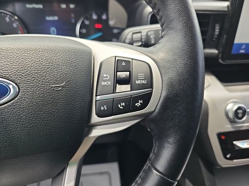 Used 2022 Ford Explorer XLT w/ Equipment Group 202A AWD/4WD image 15