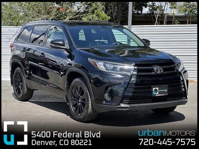Used 2019 Toyota Highlander SE w/ Nightshade Edition