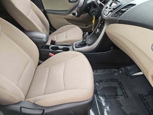 Used 2016 Hyundai Elantra SE image 21