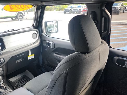 Used 2024 Jeep Wrangler Sport S image 15