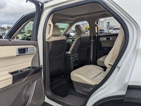 Used 2020 Ford Explorer Platinum w/ Premium Technology Package image 40