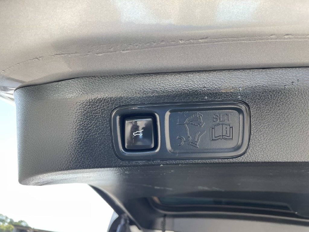 Used 2020 Ford Expedition Limited w/ Equipment Group 303A AWD/4WD image 19