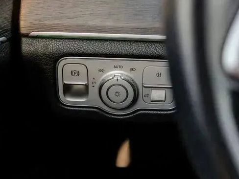 Used 2022 Mercedes-Benz GLE 350 4MATIC w/ Premium Package image 35