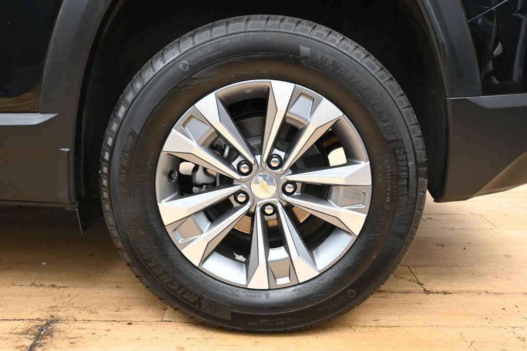 Used 2025 Chevrolet Equinox LT AWD/4WD image 9