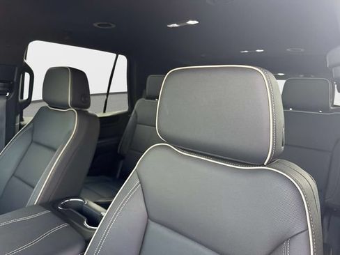 Used 2025 GMC Yukon Elevation RWD image 17