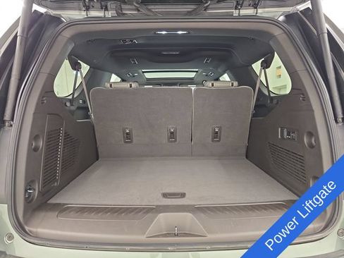 Used 2023 GMC Yukon XL SLT w/ SLT Premium Package AWD/4WD image 16