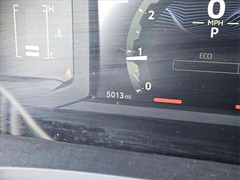 Certified 2025 Toyota Tacoma SR5 image 11