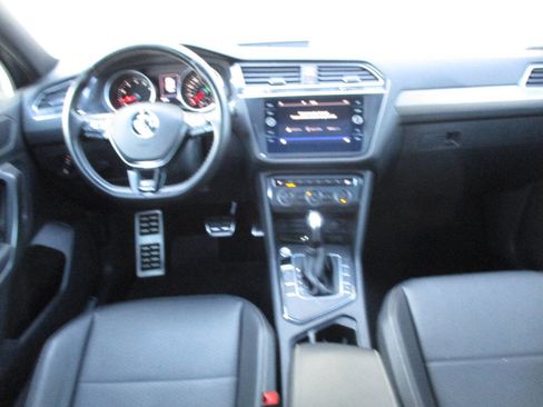 Used 2021 Volkswagen Tiguan SE R-Line image 79