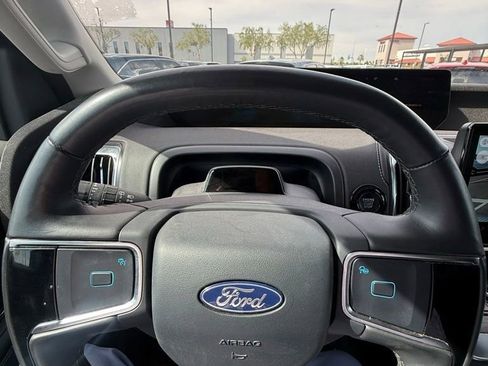 Used 2025 Ford Expedition Platinum image 13