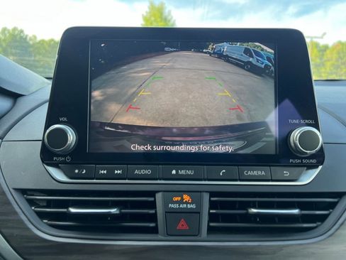 Used 2024 Nissan Altima 2.5 SV image 23