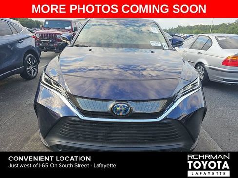 Used 2024 Toyota Venza LE AWD/4WD image 2