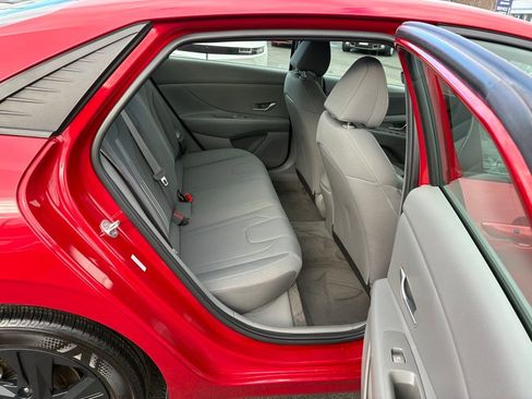 Used 2023 Hyundai Elantra SEL image 18