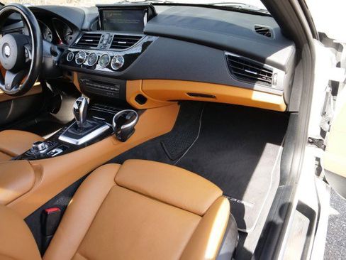 Used 2015 BMW Z4 sDrive35is image 32