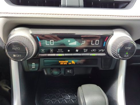 Used 2019 Toyota RAV4 XLE AWD/4WD image 24