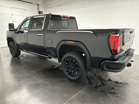 Used 2022 GMC Sierra 3500 Denali w/ Denali Black Diamond Edition image 7
