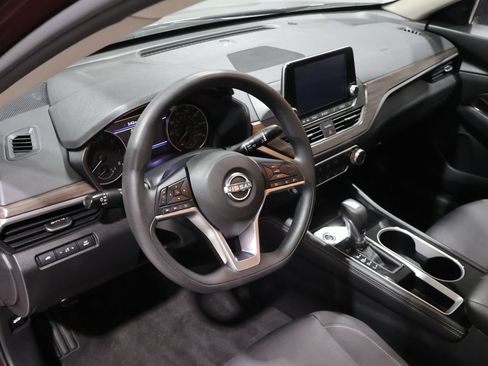 Used 2023 Nissan Altima 2.5 SV FWD image 14