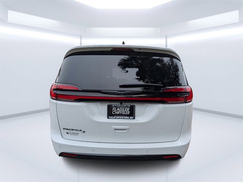 New 2026 Chrysler Pacifica Select w/ S Appearance Package image 4
