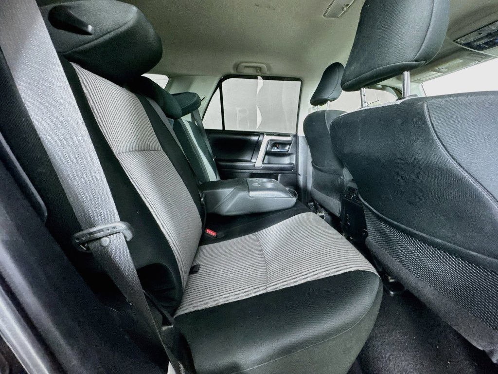 Used 2018 Toyota 4Runner SR5 AWD/4WD image 30