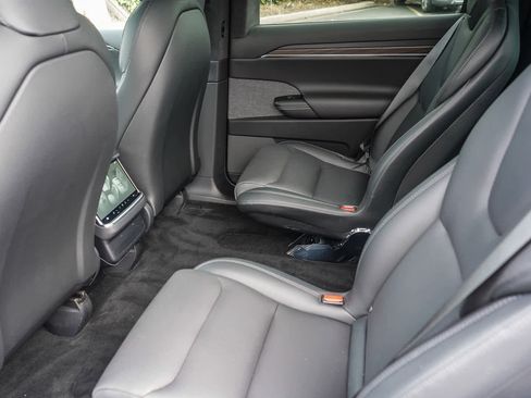 Used 2023 Tesla Model X AWD/4WD image 17