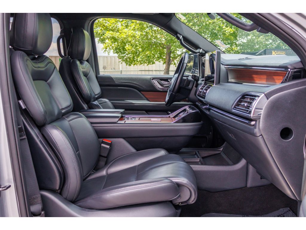 Used 2024 Lincoln Navigator L 4WD image 11