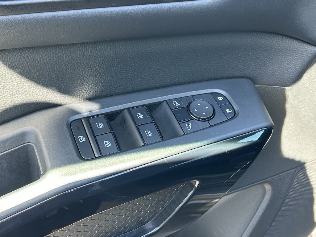 Used 2024 Nissan Pathfinder S FWD image 18