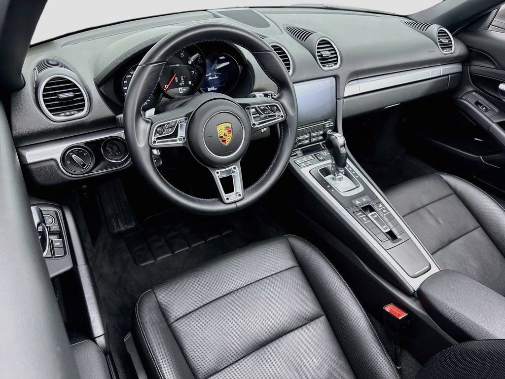 Used 2018 Porsche 718 Boxster RWD image 9