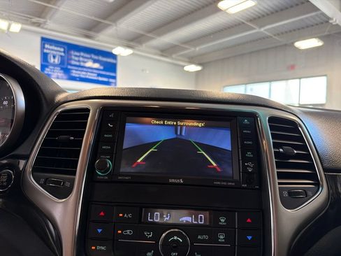 Used 2013 Jeep Grand Cherokee Laredo AWD/4WD image 13