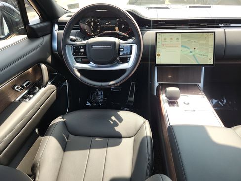 New 2025 Land Rover Range Rover SE image 4
