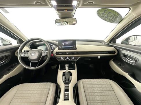 Used 2023 Honda HR-V LX image 3