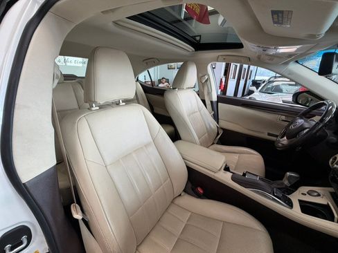 Used 2017 Lexus ES 350 w/ Luxury Package FWD image 38