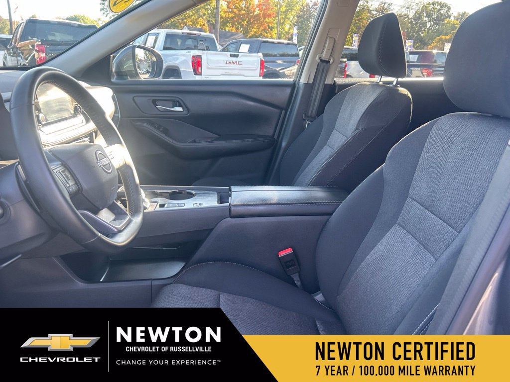 Used 2025 Nissan Rogue SV FWD image 4