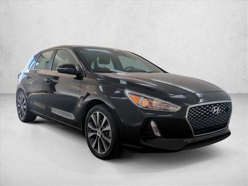 Used 2020 Hyundai Elantra GT w/ Style Package 02 FWD image 3