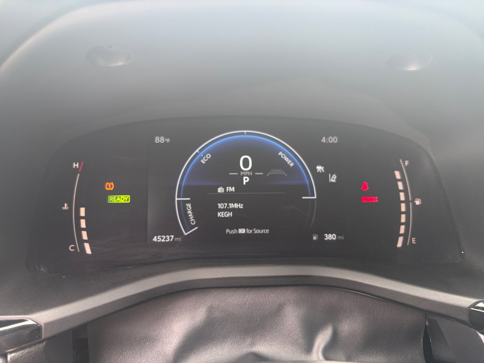 Used 2025 Toyota Camry SE FWD image 13