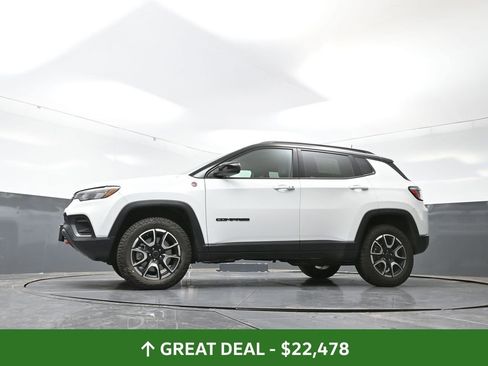 Used 2025 Jeep Compass Trailhawk w/ Trailer Tow Group image 56