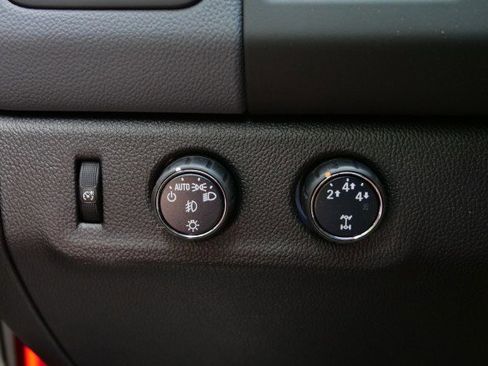 Used 2015 Chevrolet Colorado Z71 AWD/4WD image 8