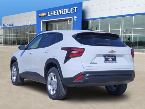 New 2026 Chevrolet Trax LS w/ LS Convenience Package FWD image 4