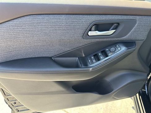 Used 2023 Nissan Rogue SV FWD image 12