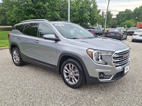 Used 2023 GMC Terrain SLT FWD image 3