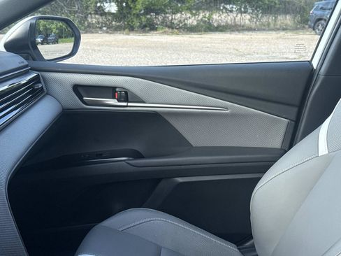 Used 2025 Toyota Camry SE FWD image 20
