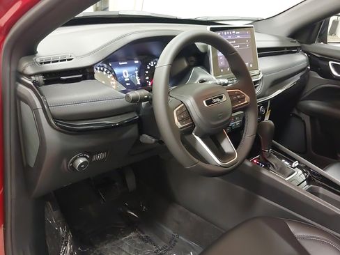 New 2026 Jeep Compass Latitude image 17