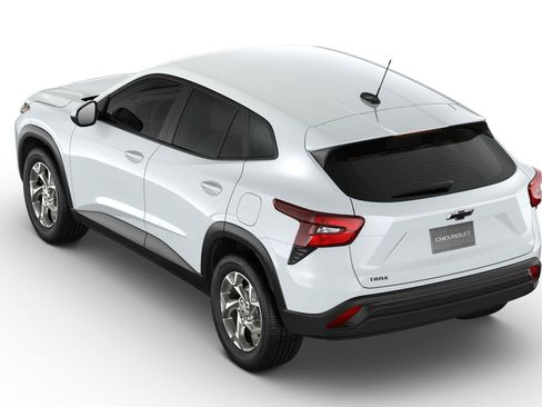 New 2026 Chevrolet Trax LS w/ LS Convenience Package FWD image 2