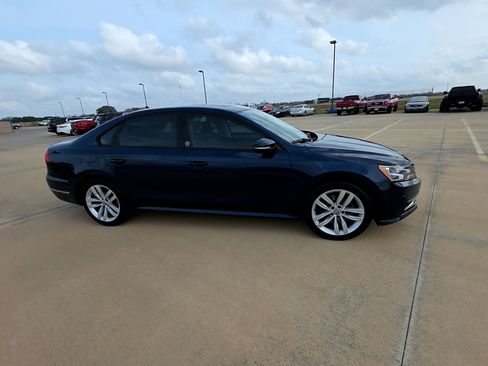 Used 2019 Volkswagen Passat 2.0T Wolfsburg w/ Wheels & Sunroof Package image 5