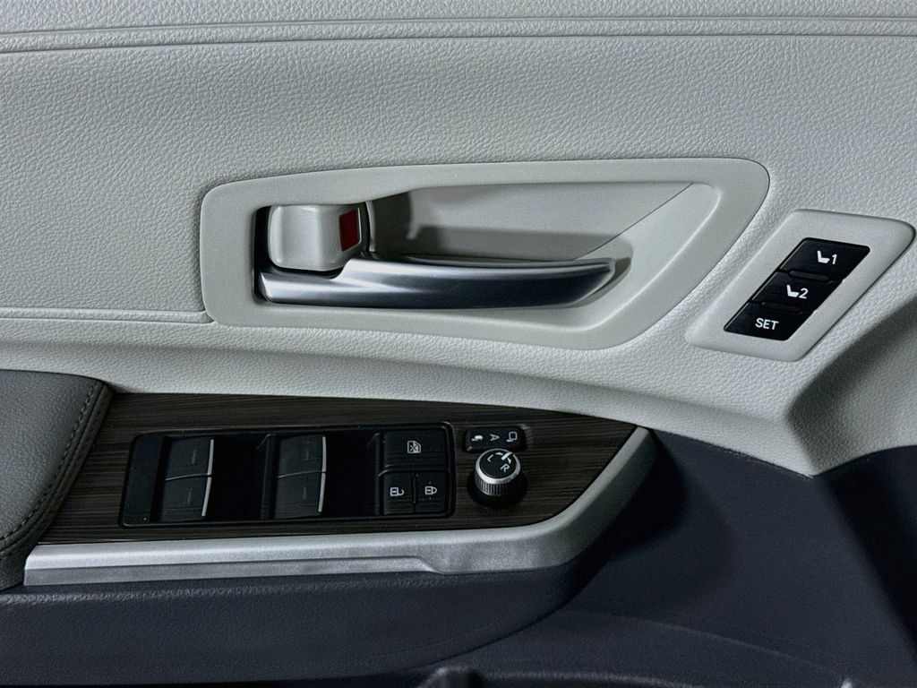 Certified 2024 Toyota Sienna Limited AWD/4WD image 23