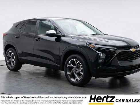 Used 2025 Chevrolet Trax LT FWD image 1
