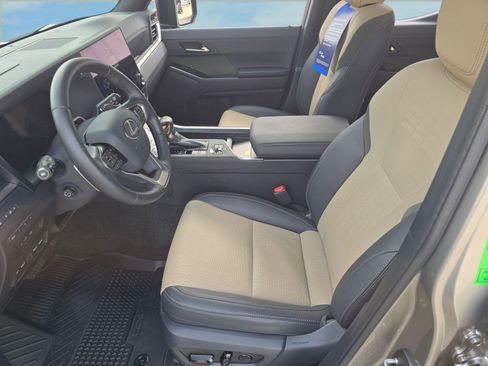 Used 2025 Lexus GX 550 image 5