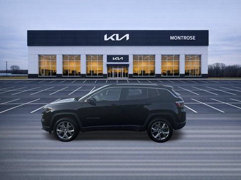 Used 2022 Jeep Compass Limited w/ Sun and Sound Group AWD/4WD image 9