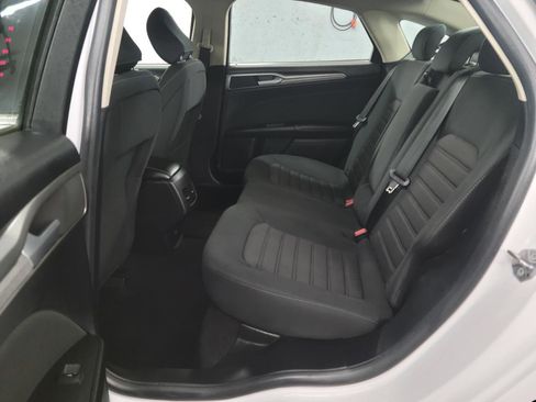 Used 2020 Ford Fusion SE FWD image 8