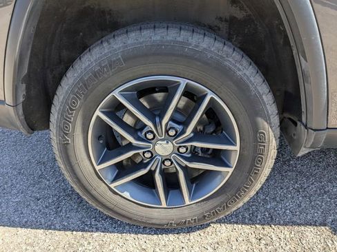 Used 2017 Jeep Grand Cherokee Limited w/ Luxury Group II AWD/4WD image 11